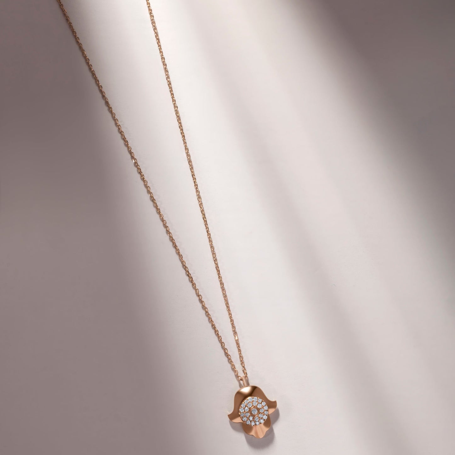 TIMELESS DIAMOND STUDDED YELLOW GOLD PENDANT CHAIN