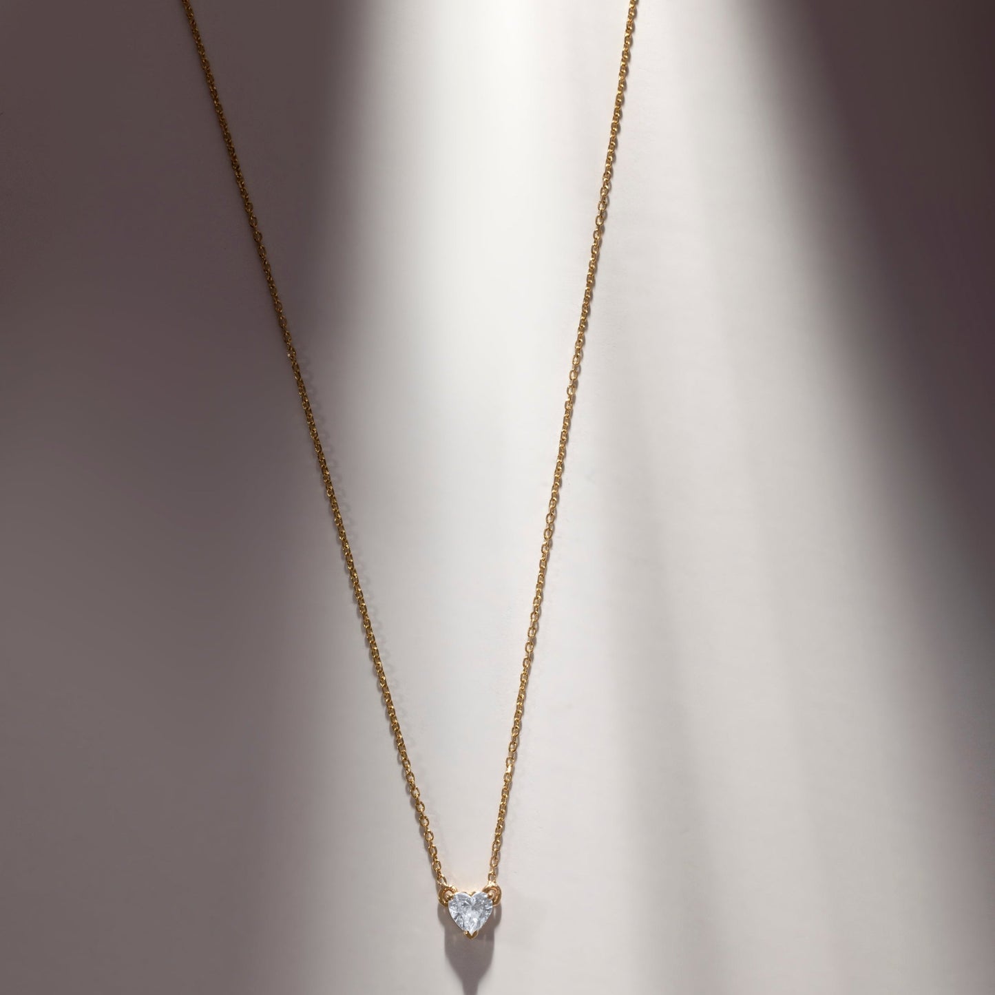 SPARKLING HEART SHAPED YELLOW GOLD PENDANT CHAIN