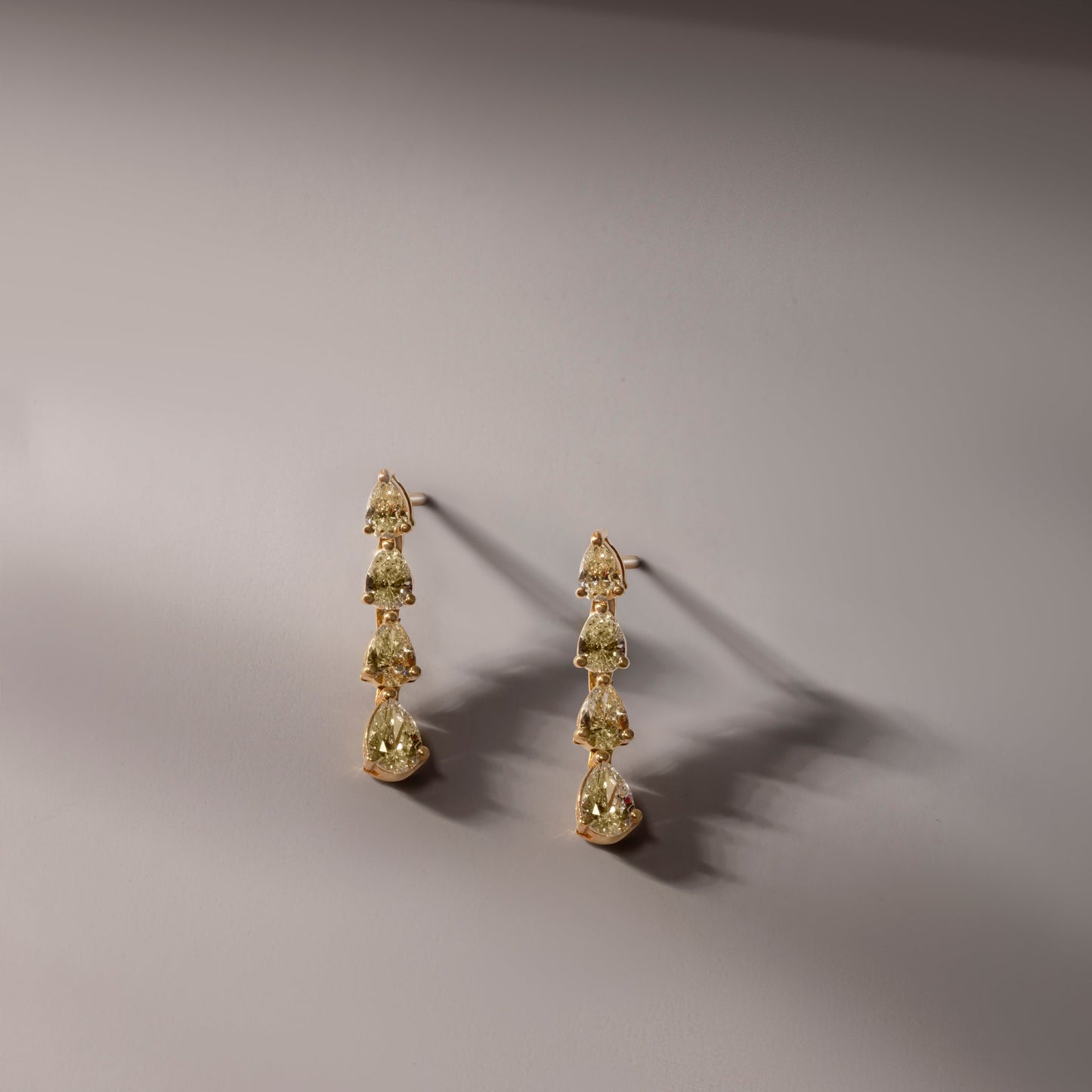 SHIMMERING DIAMOND LINE YELLOW GOLD EARRINGS